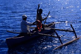 Archipel-des-Comores;-Balancier;-France;-Kaleidos;-Kaleidos-images;-La-parole-à-limage;-Laurent-Abad;-Mayotte;-Mer;-Océan-Indien;-Pêche;-Pêcheurs;-Pirogue;-Stories-Pictures;-Vie-quotidienne